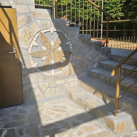комплекс планински шепот Къща за гости 3*